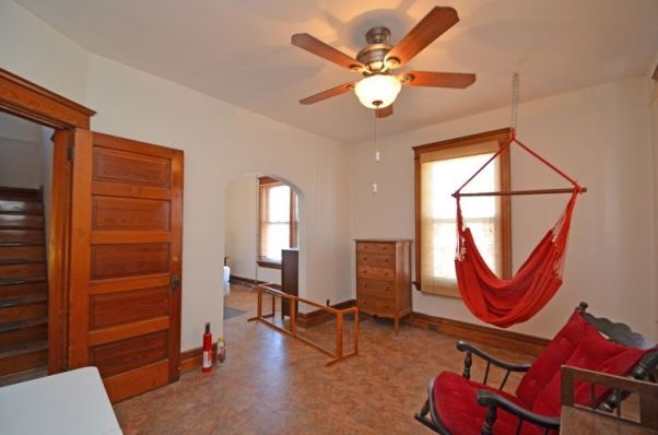 Second floor sitting room. I divided this room into a closet accessed from the hall and a large walk-in closet off the front bed in what I'm calling 'the office'.