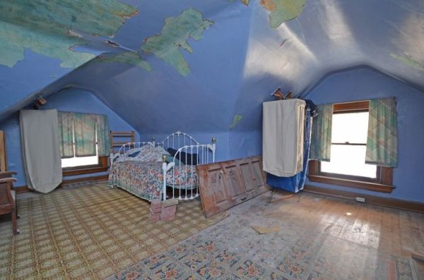 Third floor back room.