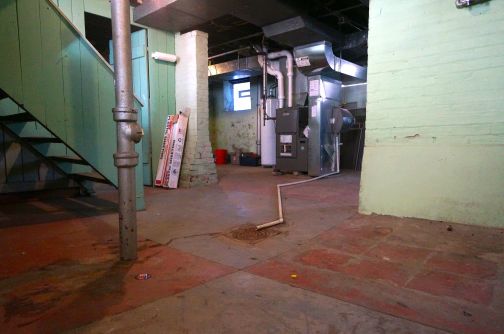 On your mark, get set, GO! Note the condensation pipe from the furnace, I HATE when it's plumbed directly on the floor.