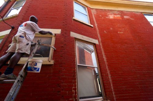He dug out all the old original glazing around the window trim, then spray foamed in the gap and re caulked it. 